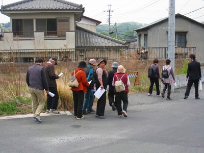 宗福寺さんの駐車場より龍石寺さんへ出発